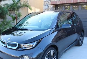 BMW i3 im Hof